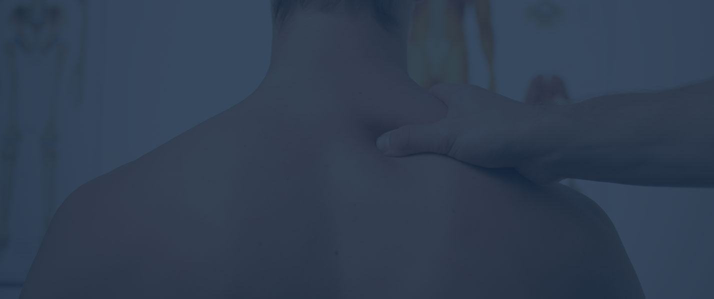 Banner image, pressure point on the shoulder